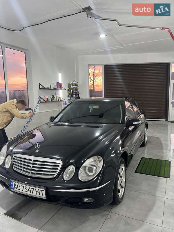 Седан Mercedes-Benz E-Class 2002 в Белках