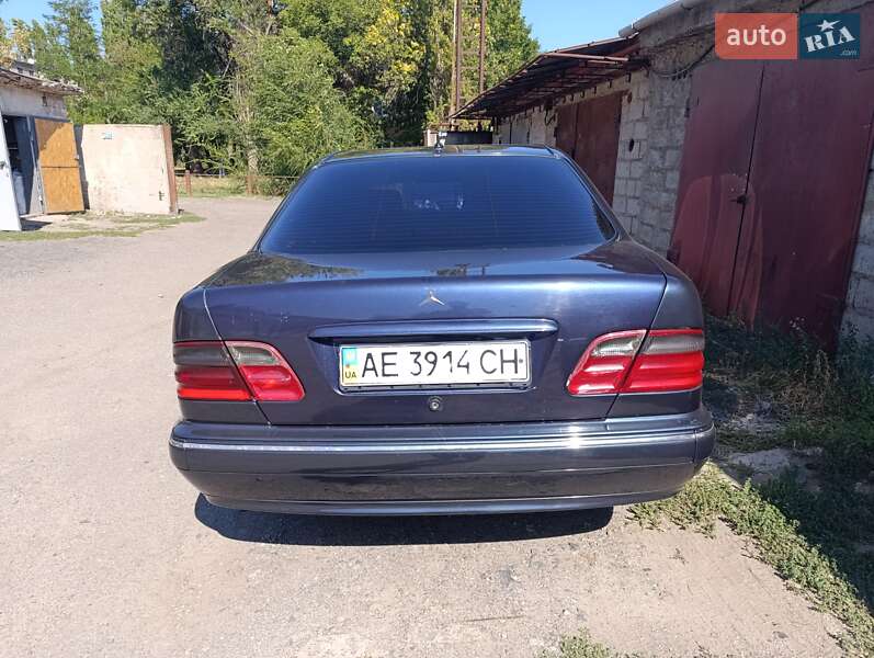 Седан Mercedes-Benz E-Class 1999 в Кривому Розі