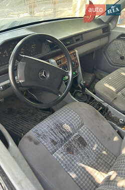 Седан Mercedes-Benz E-Class 1986 в 