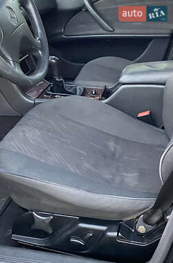 Седан Mercedes-Benz E-Class 2000 в 