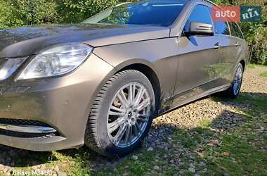 Універсал Mercedes-Benz E-Class 2012 в Вижниці
