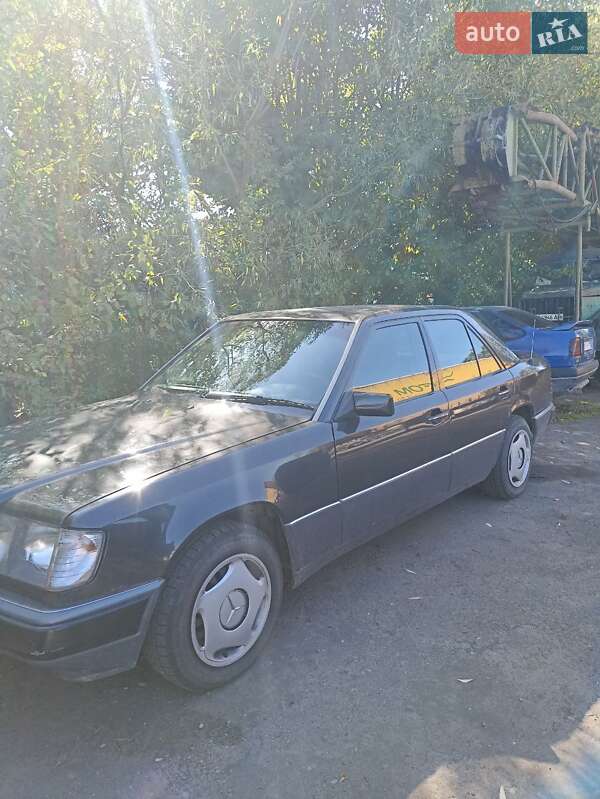 Седан Mercedes-Benz E-Class 1990 в Калуше