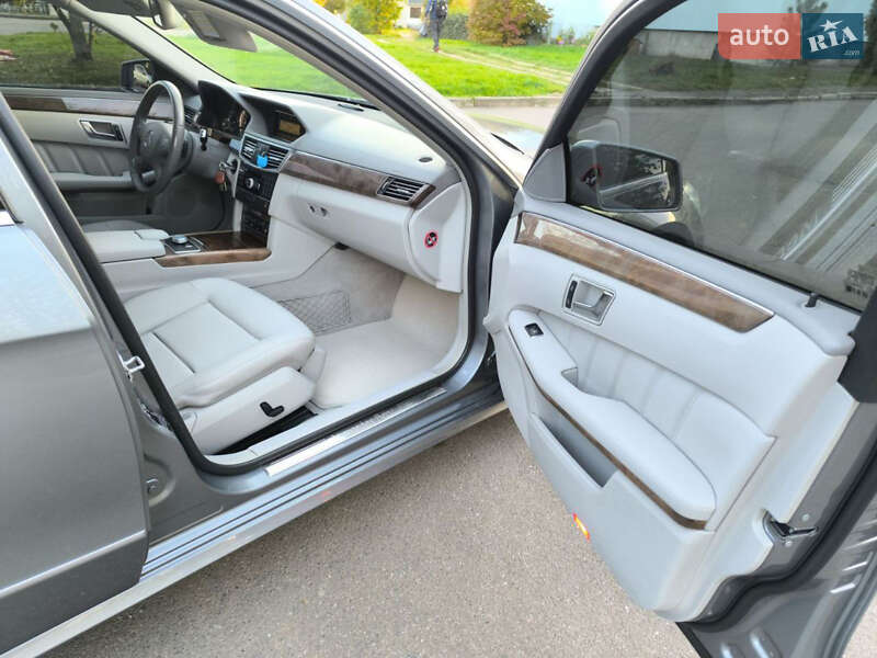 Седан Mercedes-Benz E-Class 2012 в Калуше