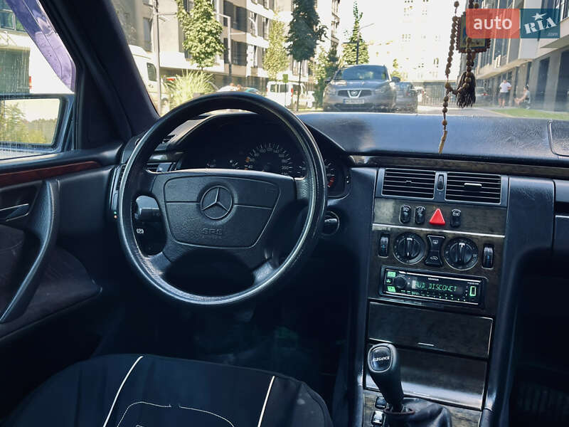 Седан Mercedes-Benz E-Class 1997 в Ивано-Франковске