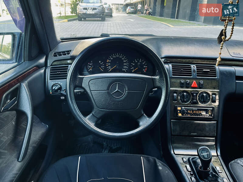 Седан Mercedes-Benz E-Class 1997 в Ивано-Франковске