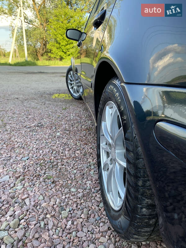 Седан Mercedes-Benz E-Class 2004 в Самборе