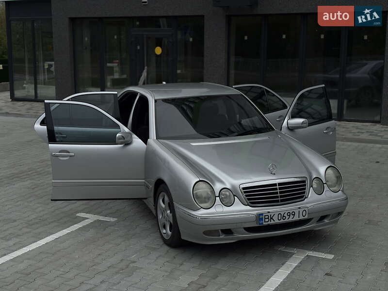 Седан Mercedes-Benz E-Class 1999 в Вараше