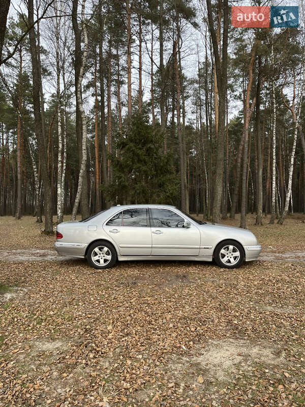 Седан Mercedes-Benz E-Class 1999 в Вараше