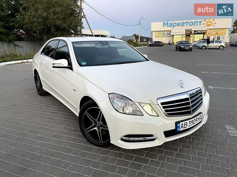 Седан Mercedes-Benz E-Class 2011 в Шишаки