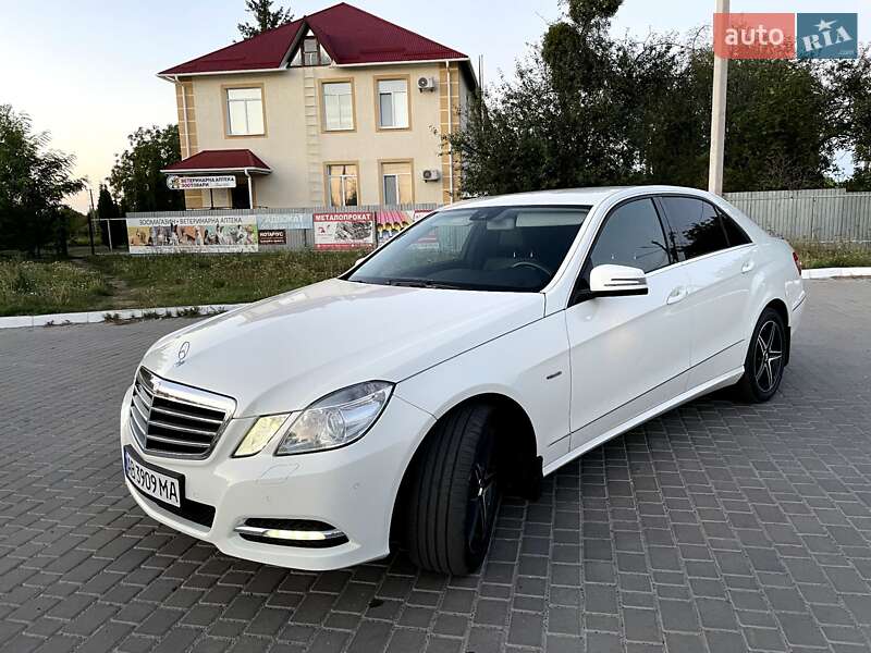 Седан Mercedes-Benz E-Class 2011 в Шишаки