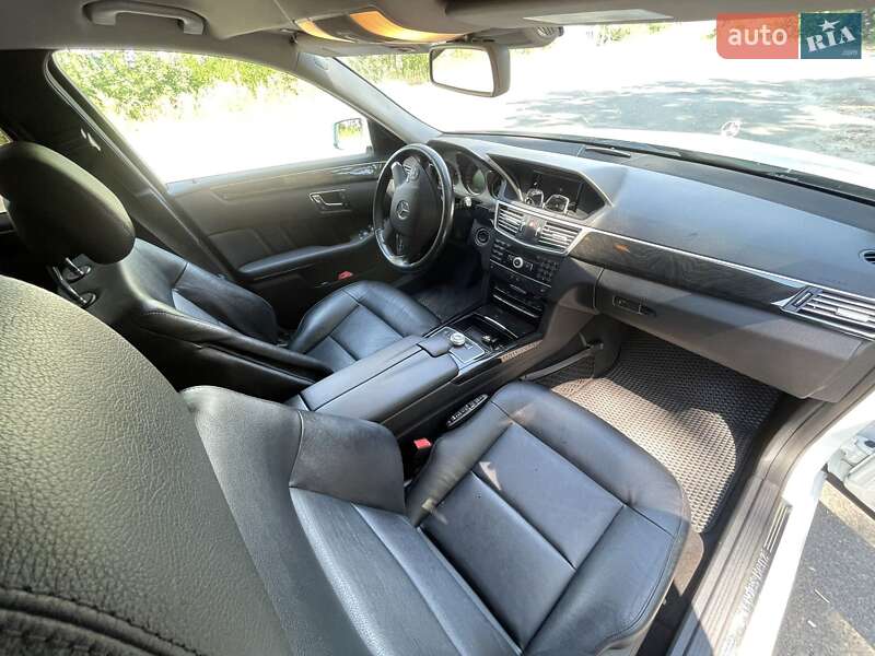 Седан Mercedes-Benz E-Class 2011 в Шишаки