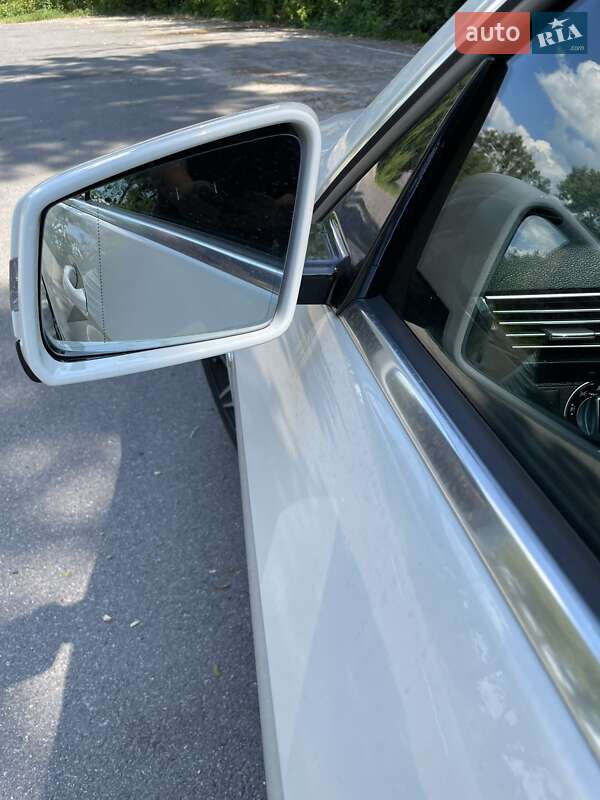 Седан Mercedes-Benz E-Class 2011 в Шишаки