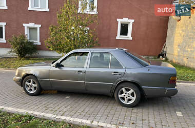 Седан Mercedes-Benz E-Class 1988 в 