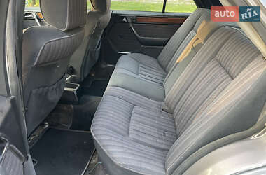 Седан Mercedes-Benz E-Class 1988 в 