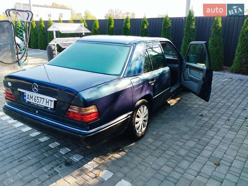 Седан Mercedes-Benz E-Class 1995 в Звягелі