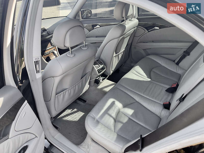Седан Mercedes-Benz E-Class 2003 в Днепре