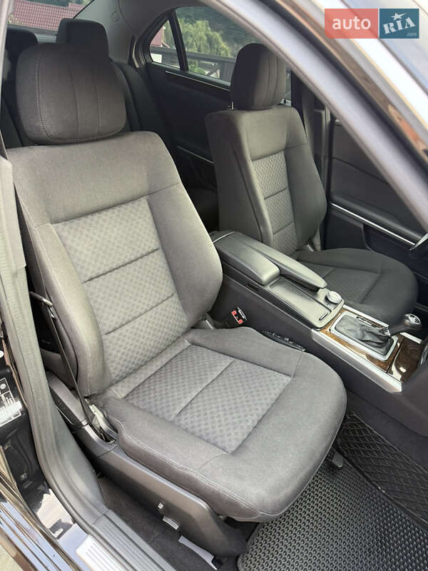 Седан Mercedes-Benz E-Class 2010 в Чернівцях фото 28 Седан Mercedes-Benz E-Class 2010 в Чернівцях