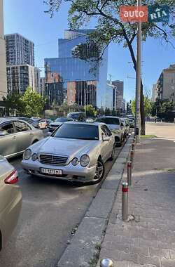 Седан Mercedes-Benz E-Class 2001 в Киеве