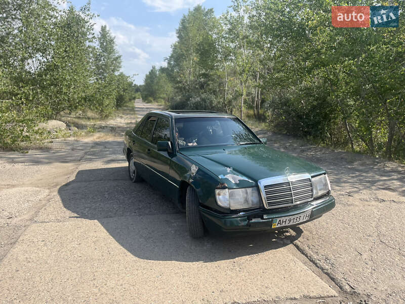Седан Mercedes-Benz E-Class 1990 в Харькове