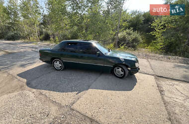 Седан Mercedes-Benz E-Class 1990 в 