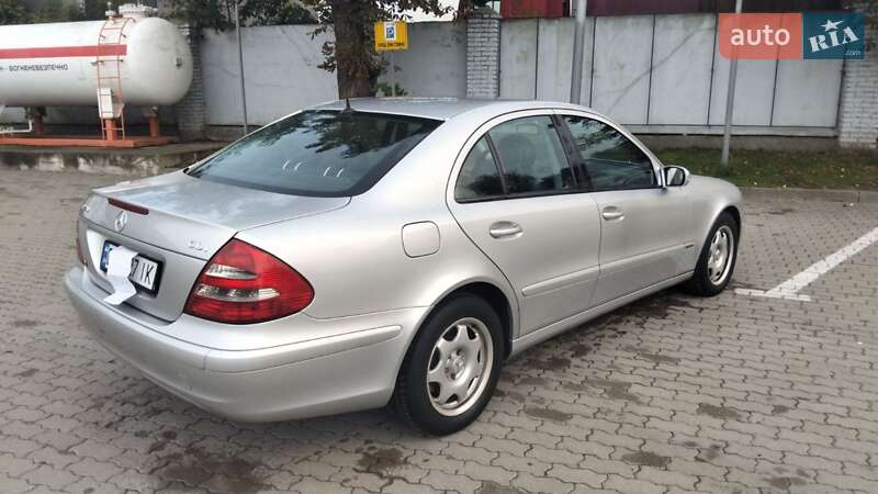 Седан Mercedes-Benz E-Class 2005 в Ровно