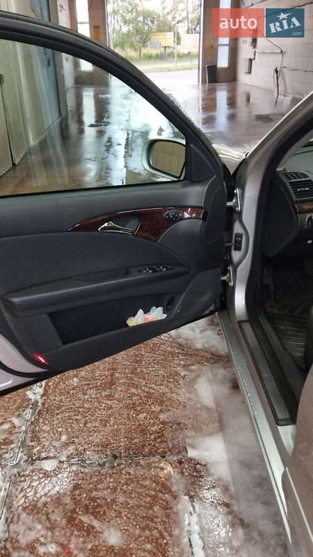 Седан Mercedes-Benz E-Class 2005 в Ровно