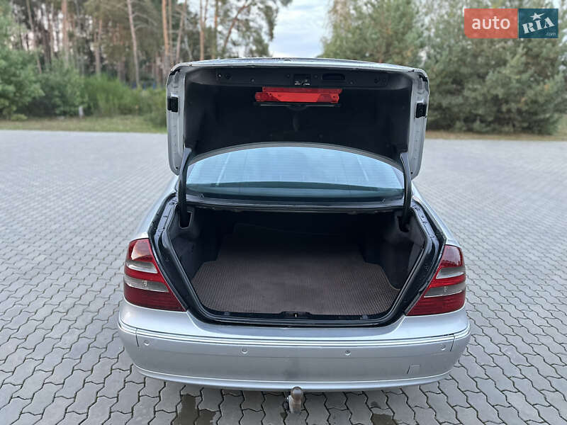 Седан Mercedes-Benz E-Class 2003 в Костополе