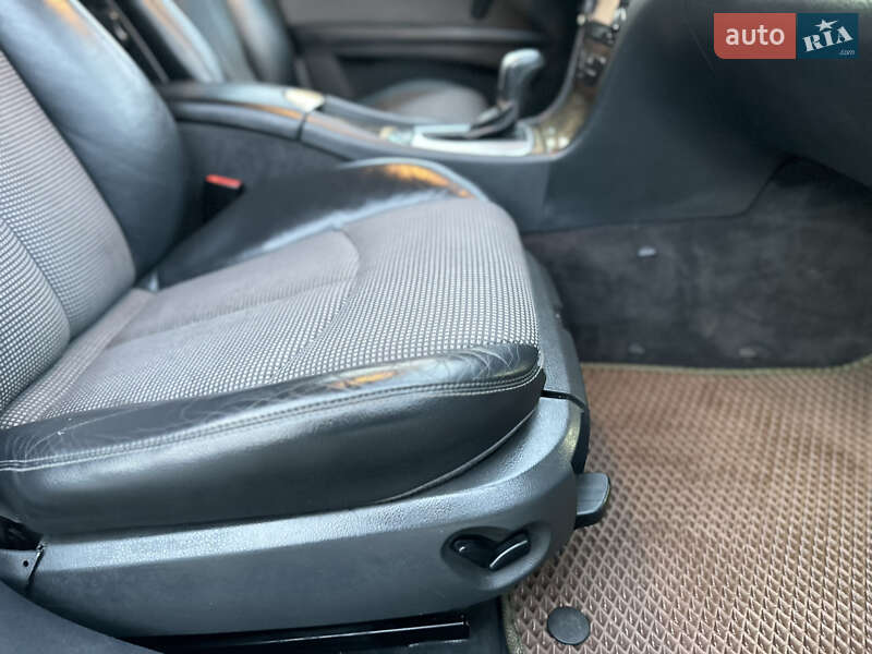 Седан Mercedes-Benz E-Class 2003 в Костополе