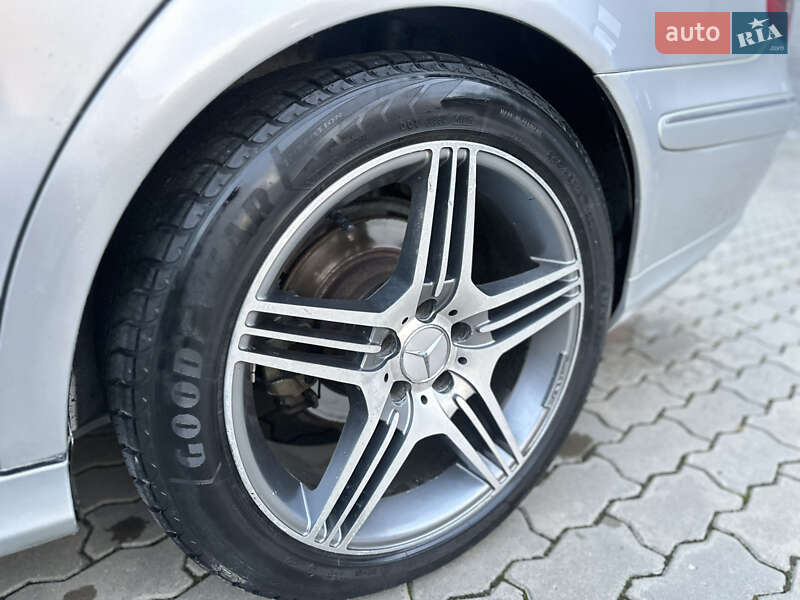 Седан Mercedes-Benz E-Class 2003 в Костополе