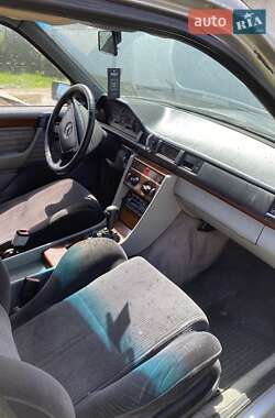 Седан Mercedes-Benz E-Class 1989 в 