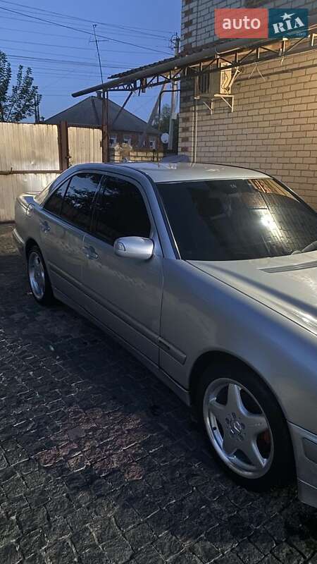 Седан Mercedes-Benz E-Class 2001 в 