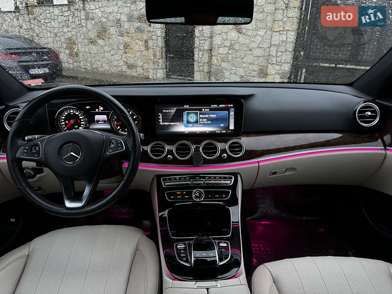 Седан Mercedes-Benz E-Class 2016 в Львове