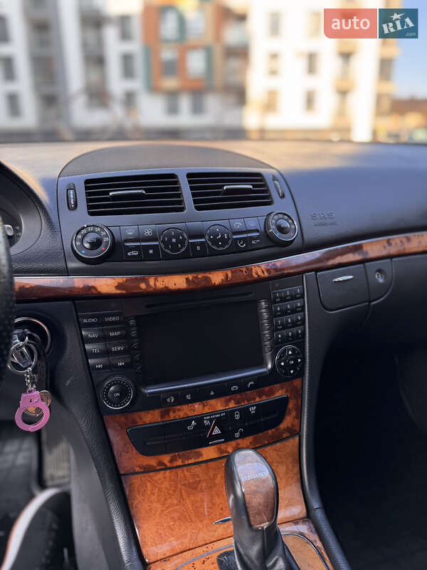 Седан Mercedes-Benz E-Class 2004 в Ивано-Франковске