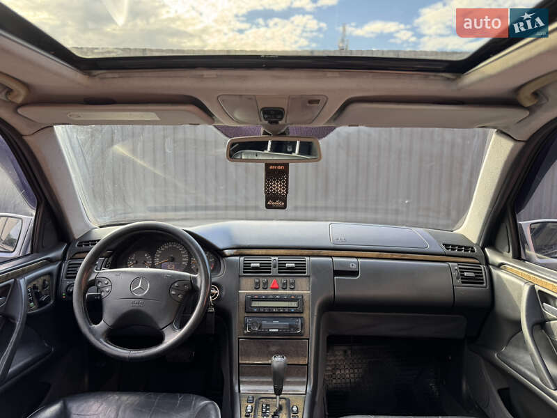 Седан Mercedes-Benz E-Class 2000 в Одессе