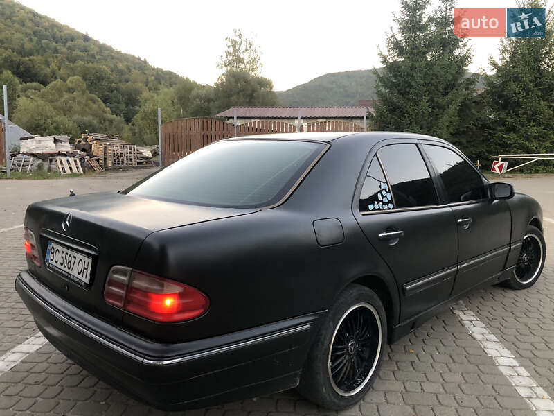 Седан Mercedes-Benz E-Class 2000 в Сколе
