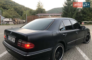 Седан Mercedes-Benz E-Class 2000 в 