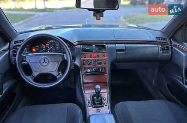 Седан Mercedes-Benz E-Class 1996 в 