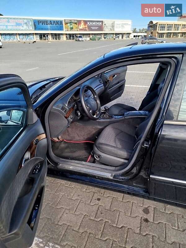 Седан Mercedes-Benz E-Class 2002 в Черновцах