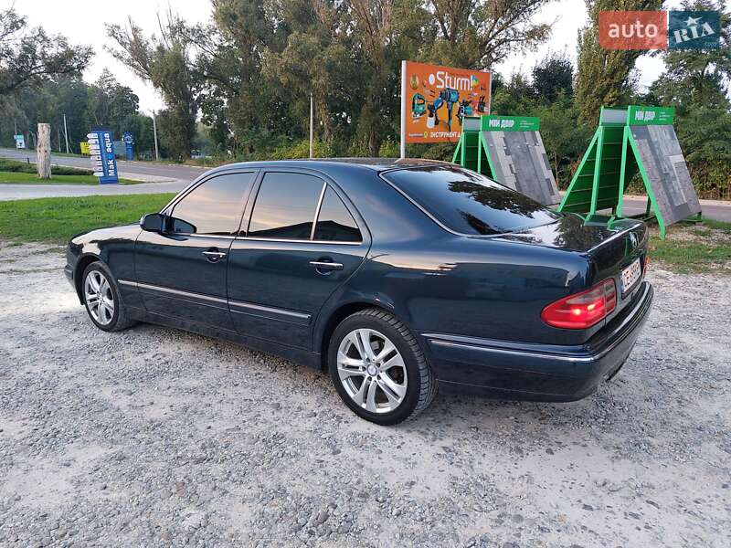 Седан Mercedes-Benz E-Class 2001 в Кицмани