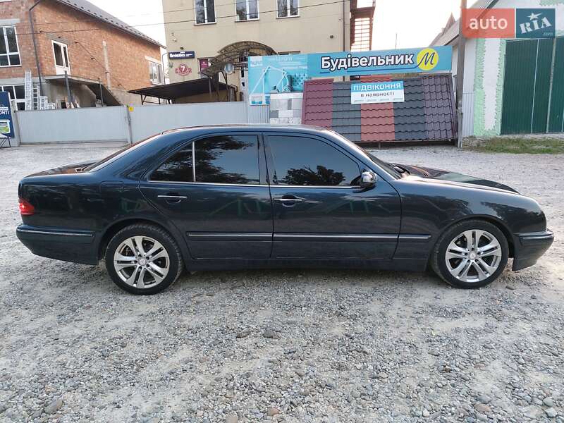 Седан Mercedes-Benz E-Class 2001 в Кицмани