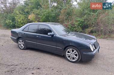 Седан Mercedes-Benz E-Class 2001 в 