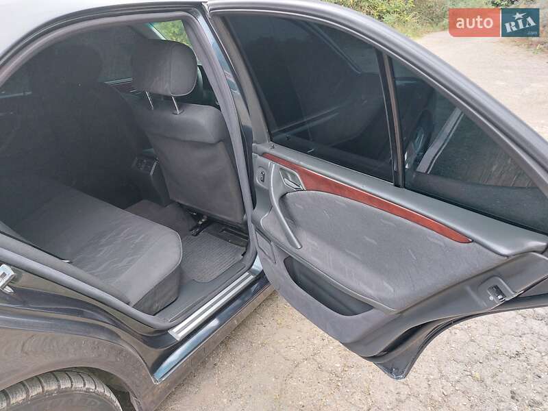Седан Mercedes-Benz E-Class 2001 в Кицмани