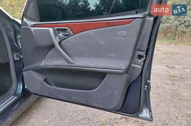 Седан Mercedes-Benz E-Class 2001 в 