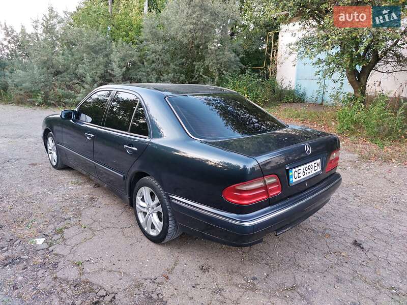 Седан Mercedes-Benz E-Class 2001 в Кицмани