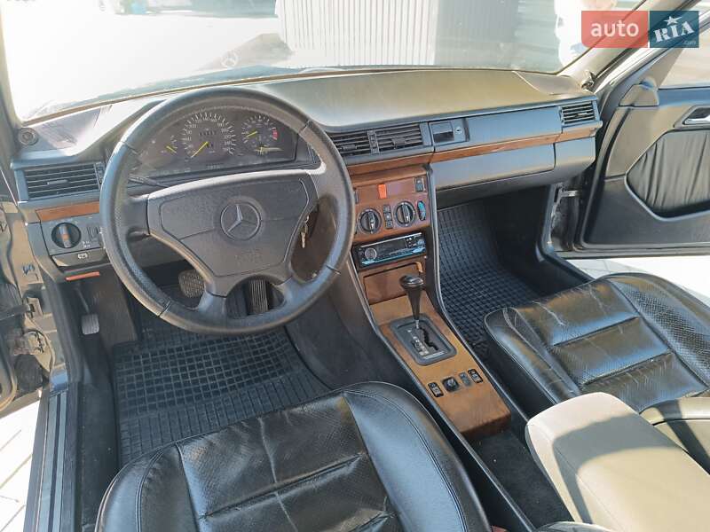 Седан Mercedes-Benz E-Class 1992 в Запоріжжі