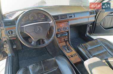 Седан Mercedes-Benz E-Class 1992 в 