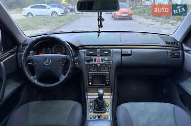 Седан Mercedes-Benz E-Class 2000 в 
