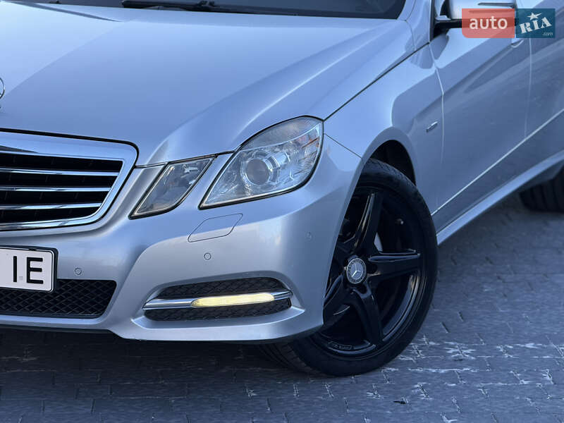 Седан Mercedes-Benz E-Class 2011 в Львове