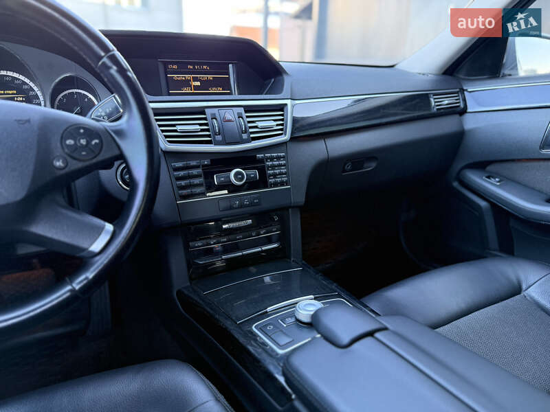 Седан Mercedes-Benz E-Class 2011 в Львове