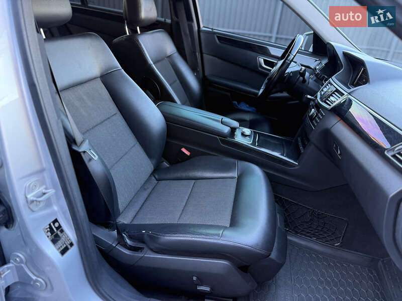 Седан Mercedes-Benz E-Class 2011 в Львове